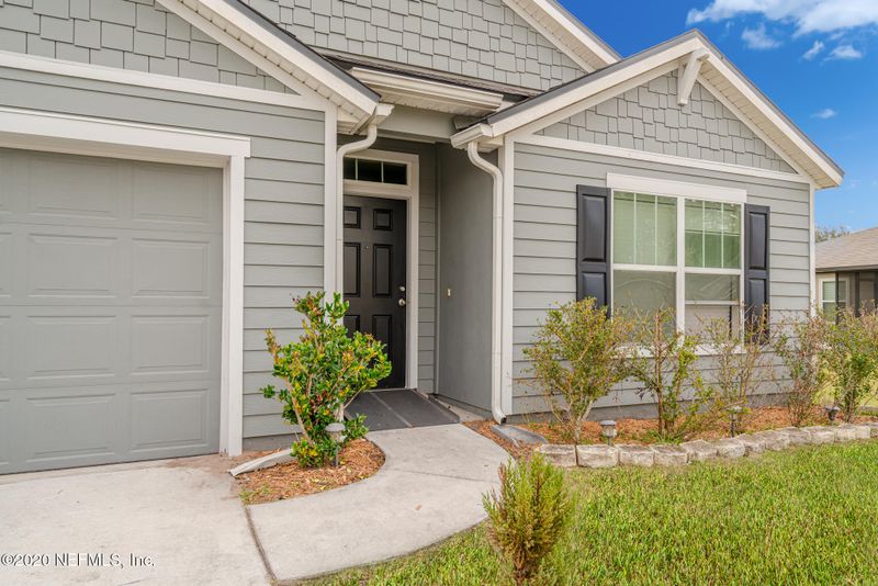 11589 Carson Lake Dr W, Jacksonville, FL 32221