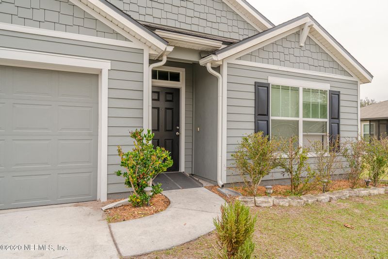 11589 Carson Lake Dr W, Jacksonville, FL 32221