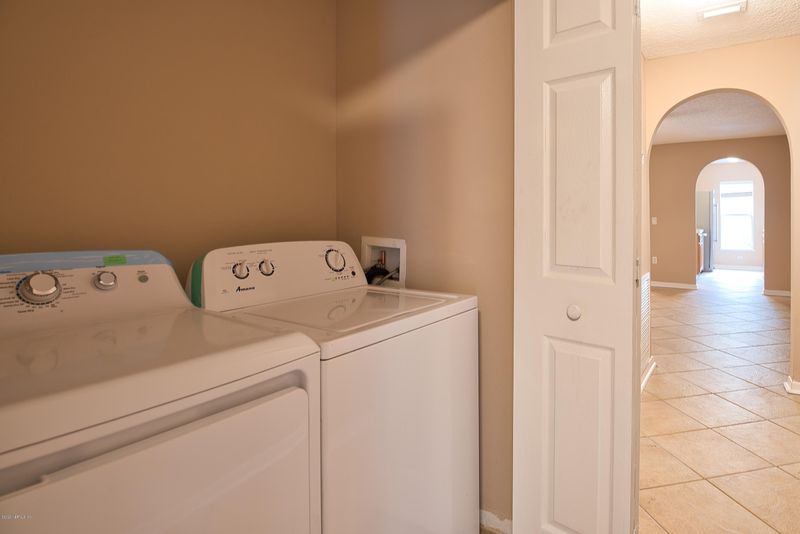 11601 Hickory Oak Dr, Jacksonville, FL 32218