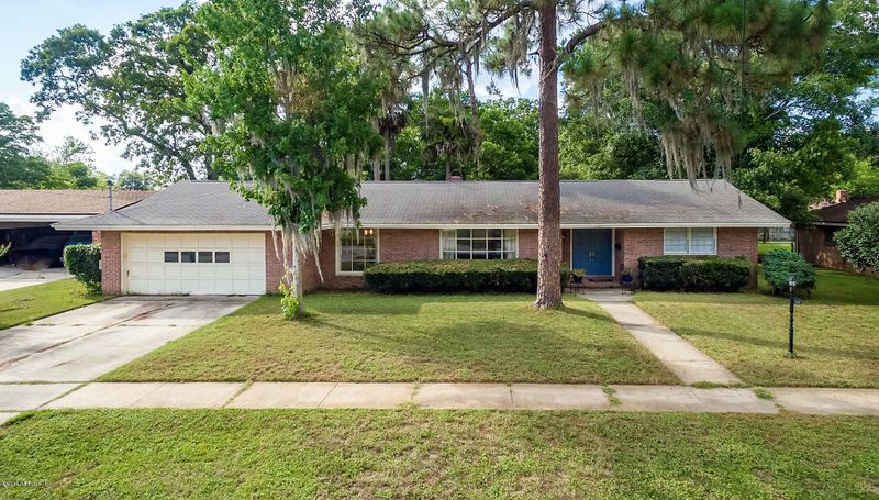 1162 Montego Rd E, Jacksonville, FL 32216