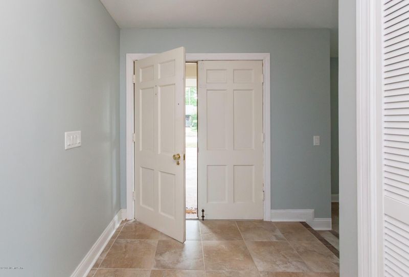 1162 Montego Rd E, Jacksonville, FL 32216