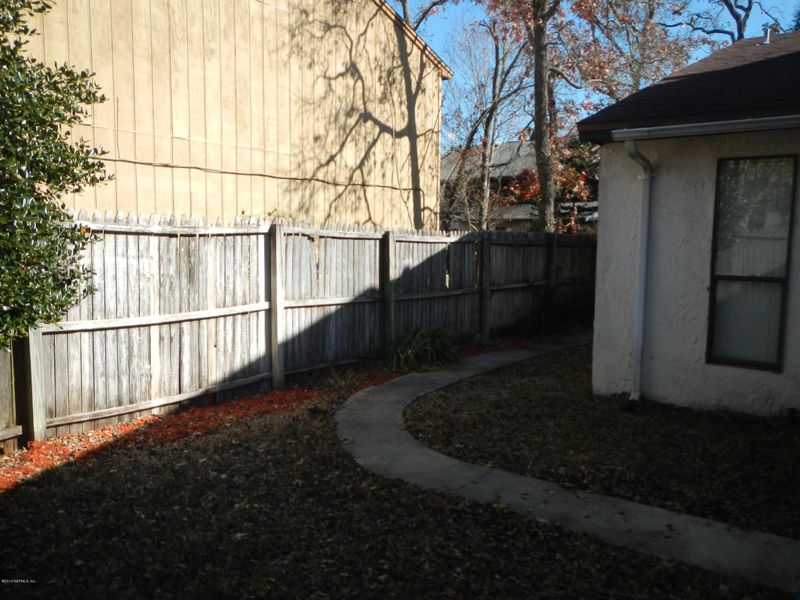 1165 Lee Rd, Jacksonville, FL 32225