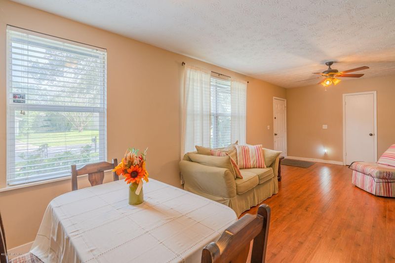 11660 W Ride Dr, Jacksonville, FL 32223