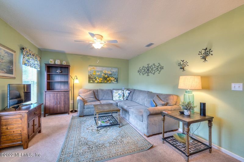 11702 Hayden Lakes Dr, Jacksonville, FL 32218