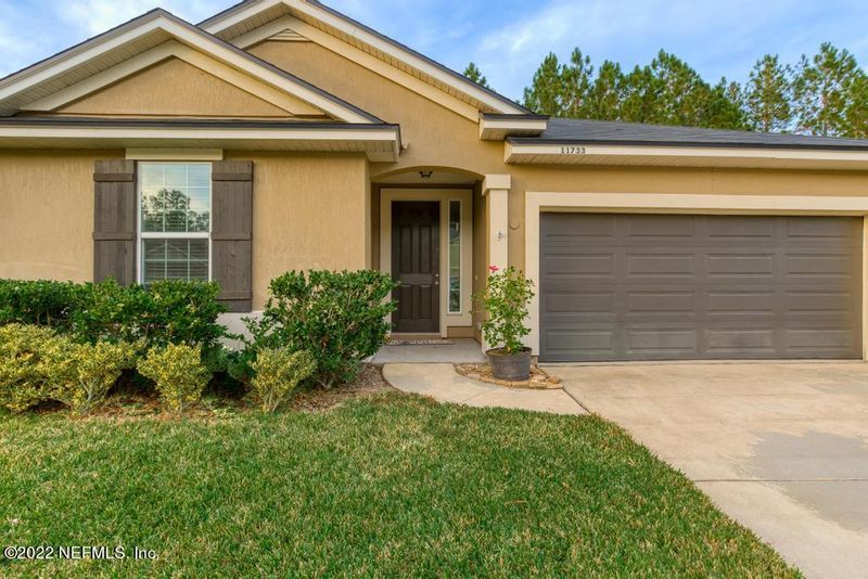 11733 Parker Lakes Dr, Jacksonville, FL 32221