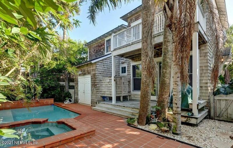 1174 Beach Ave, Atlantic Beach, FL 32233