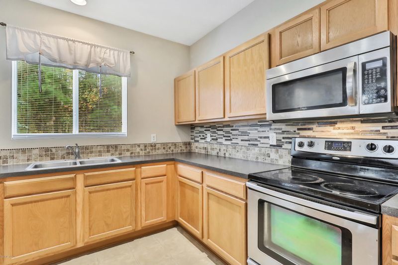 11744 Silver Hill Dr, Jacksonville, FL 32218