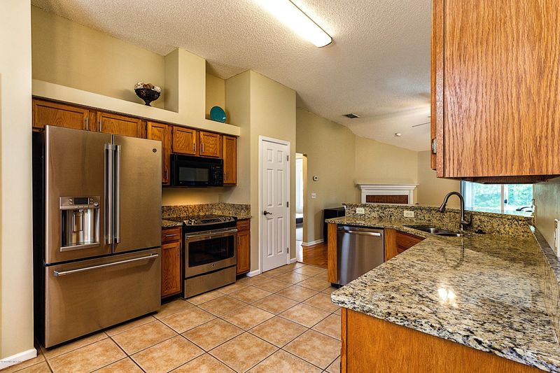 1177 American Eagle Ln, Jacksonville, FL 32225
