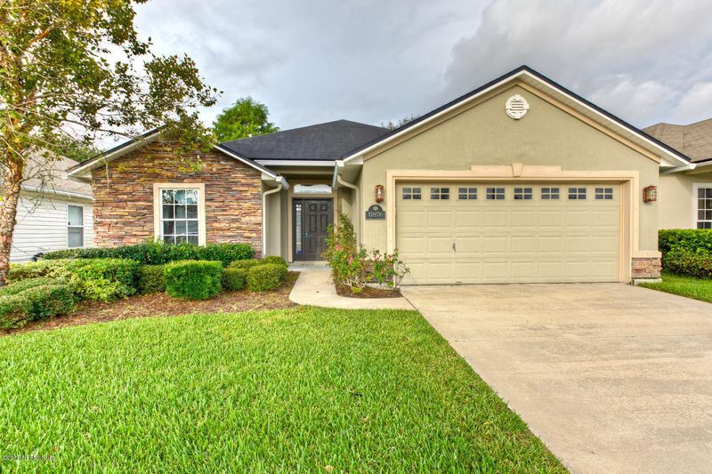 11876 Hayden Lakes Cir, Jacksonville, FL 32218