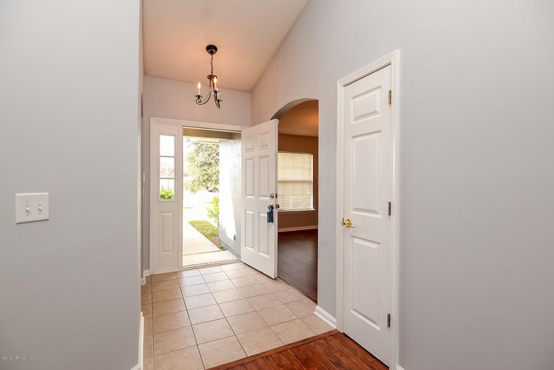11915 Raindrop Rd, Jacksonville, FL 32219