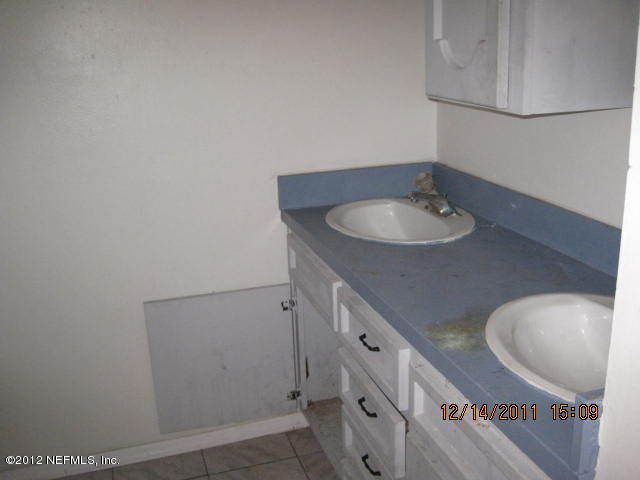 1192 Cahoon Rd S, Jacksonville, FL 32221