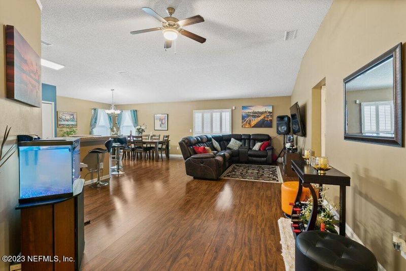 12011 Cancun Dr, Jacksonville, FL 32225