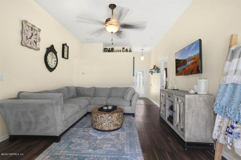 12091 Hayden Lakes Cir, Jacksonville, FL 32218