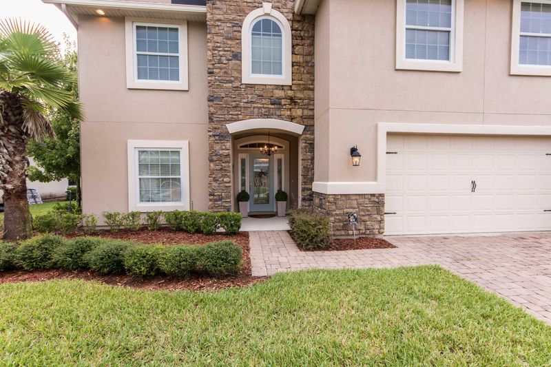 121 Queen Victoria Ave, St Johns, FL 32259