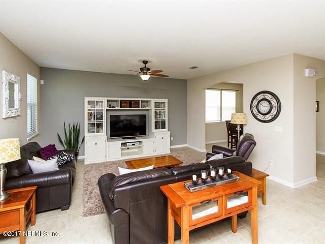 12132 Diamond Springs Dr, Jacksonville, FL 32246