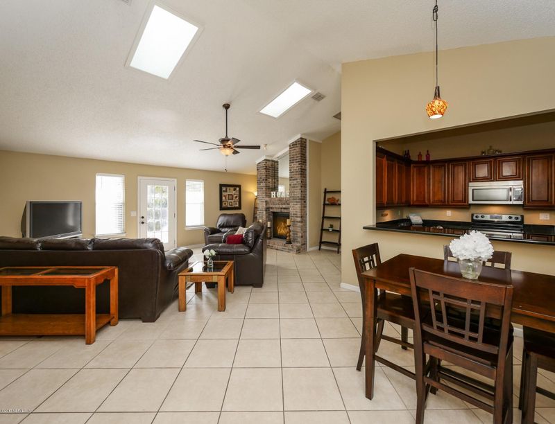 12132 Roundham Ln N, Jacksonville, FL 32225
