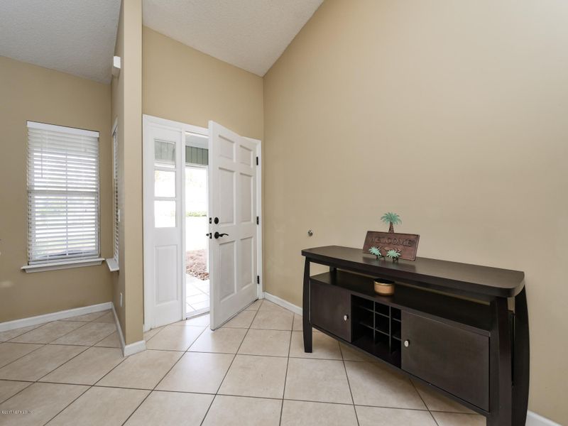 12132 Roundham Ln N, Jacksonville, FL 32225