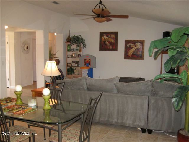 12162 E Pebble Point Dr, Jacksonville, FL 32218