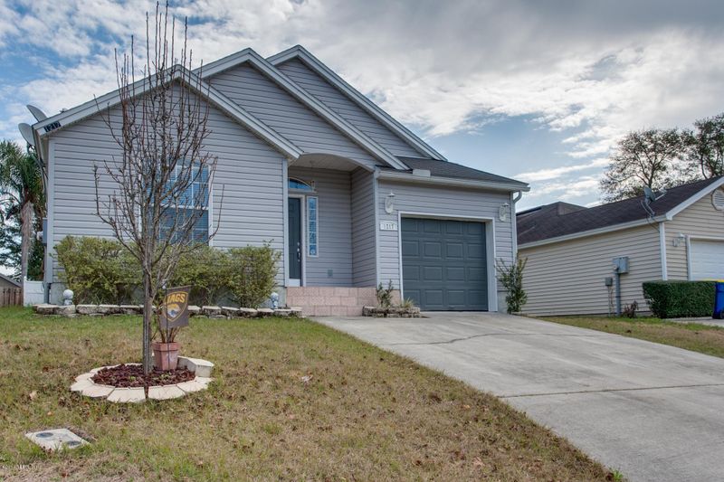 1217 Homard Blvd E, Jacksonville, FL 32225