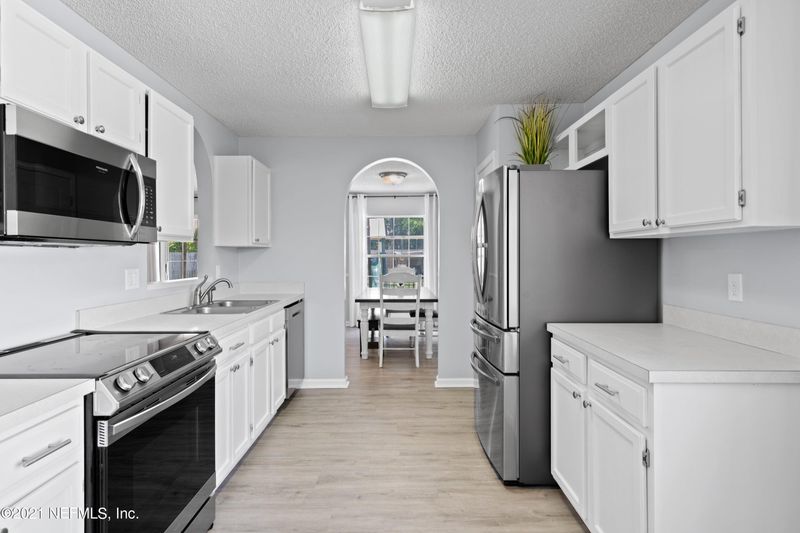12333 Apple Leaf Dr, Jacksonville, FL 32224