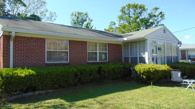 1244 Peacefield Dr, Jacksonville, FL 32205