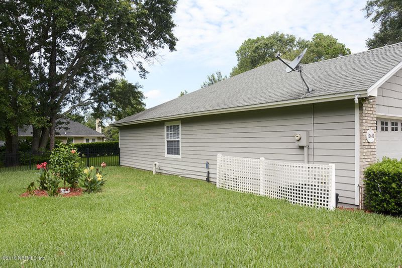 12448 Gentle Knoll Dr E, Jacksonville, FL 32258