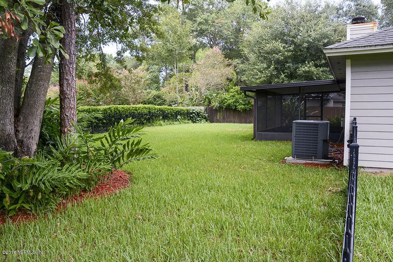 12448 Gentle Knoll Dr E, Jacksonville, FL 32258
