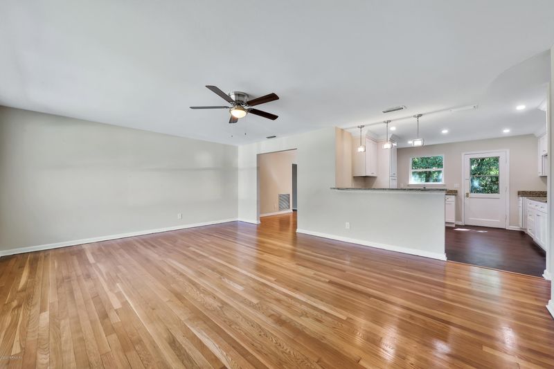 1246 Timber Ln, Jacksonville, FL 32211