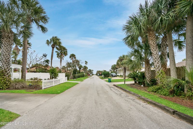 125 37th Ave S, Jacksonville Beach, FL 32250