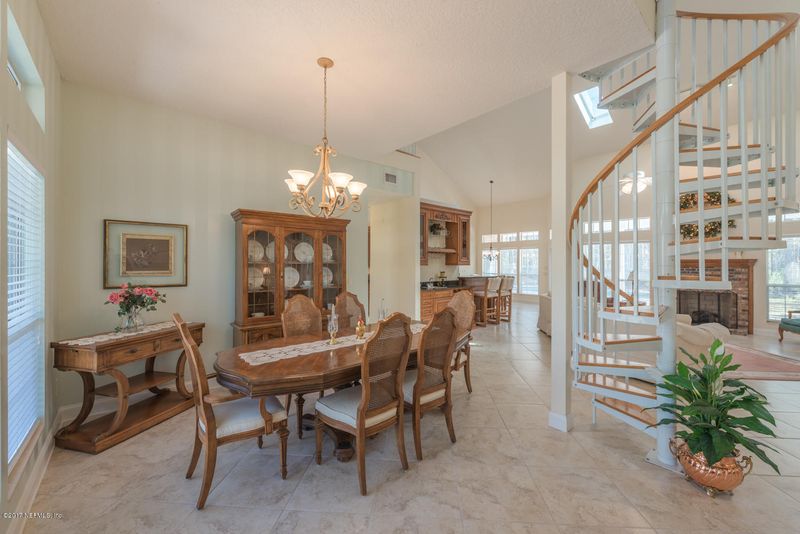 1250 King James Pl, Jacksonville, FL 32218