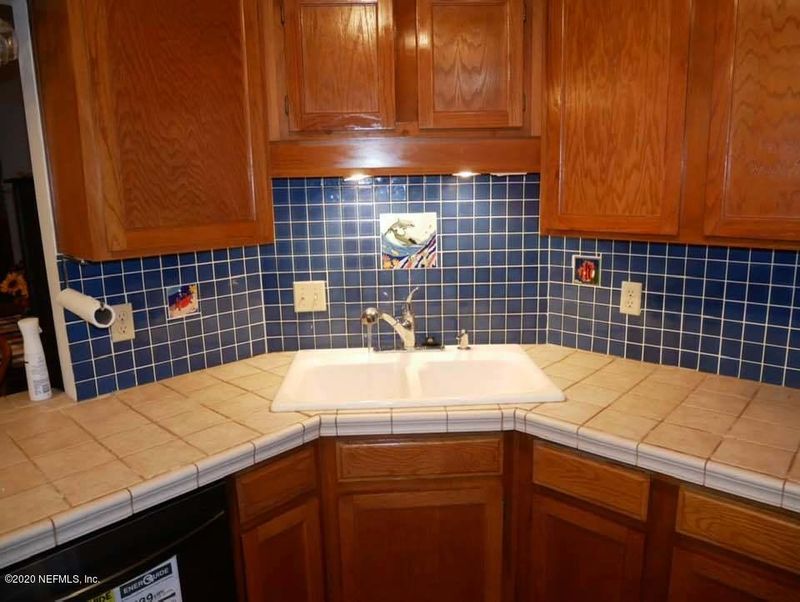 12511 Gentle Knoll Dr E, Jacksonville, FL 32258