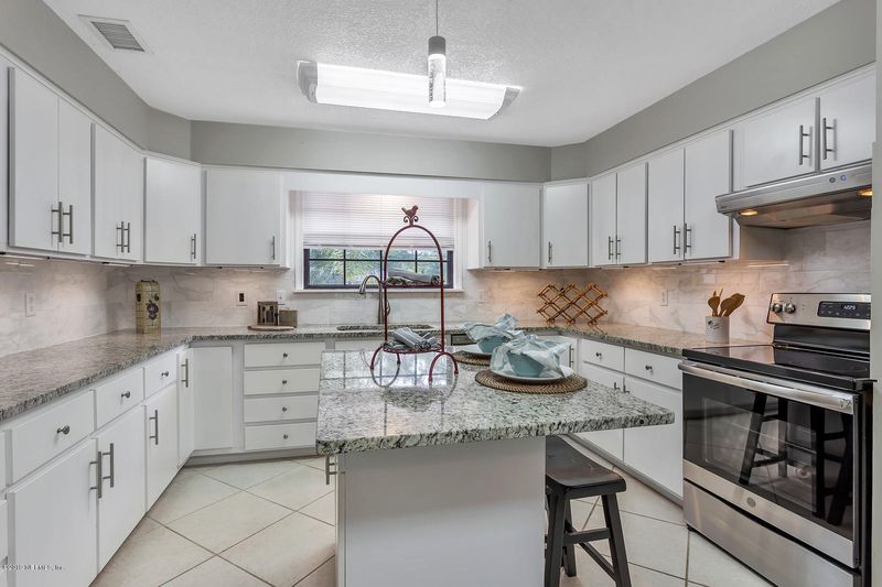 12513 Caron Dr, Jacksonville, FL 32258