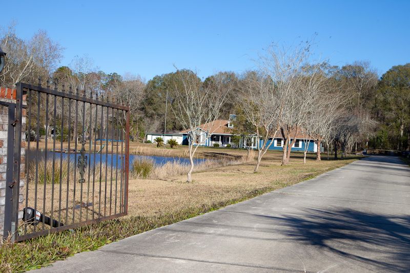 1255 Chaffee Rd S, Jacksonville, FL 32221