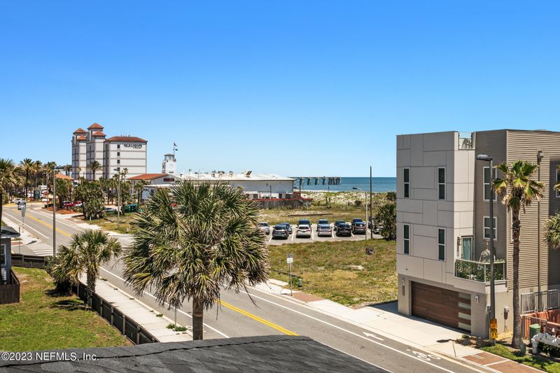 126 1st St S, Jacksonville Beach, FL 32250
