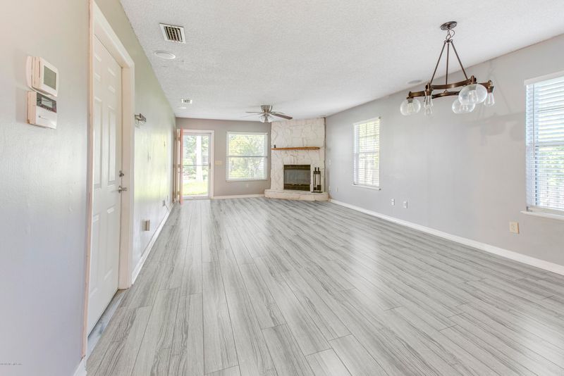 1265 13th St N, Jacksonville Beach, FL 32250