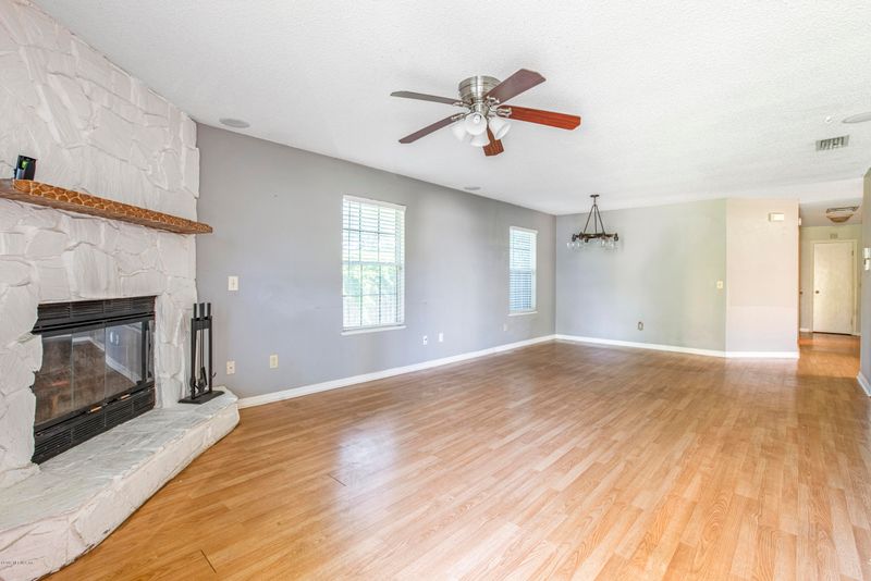 1265 13th St N, Jacksonville Beach, FL 32250