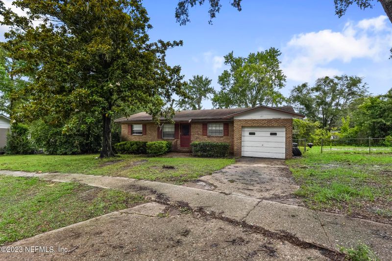 127 Saturn Ln E, Orange Park, FL 32073
