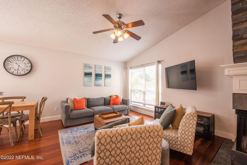 1284 Ruth Ave, Jacksonville Beach, FL 32250