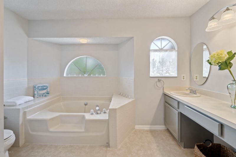12840 Ashbrook Cir E, Jacksonville, FL 32225