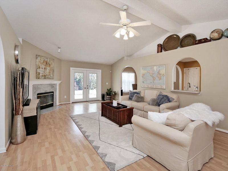12883 Silver Springs Dr S, Jacksonville, FL 32246