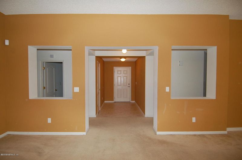 1297 Dunns Lake Dr, Jacksonville, FL 32218