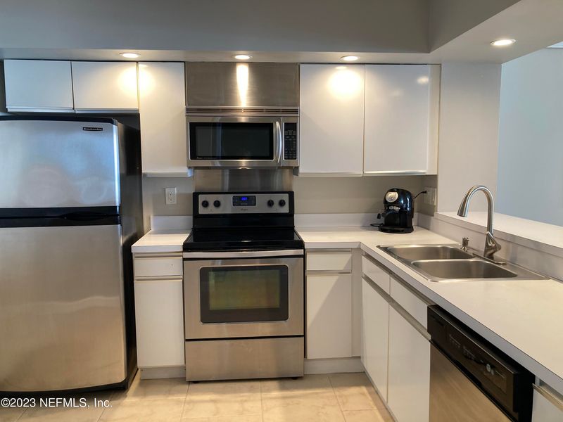 1301 1st St #302, Jacksonville Beach, FL 32250