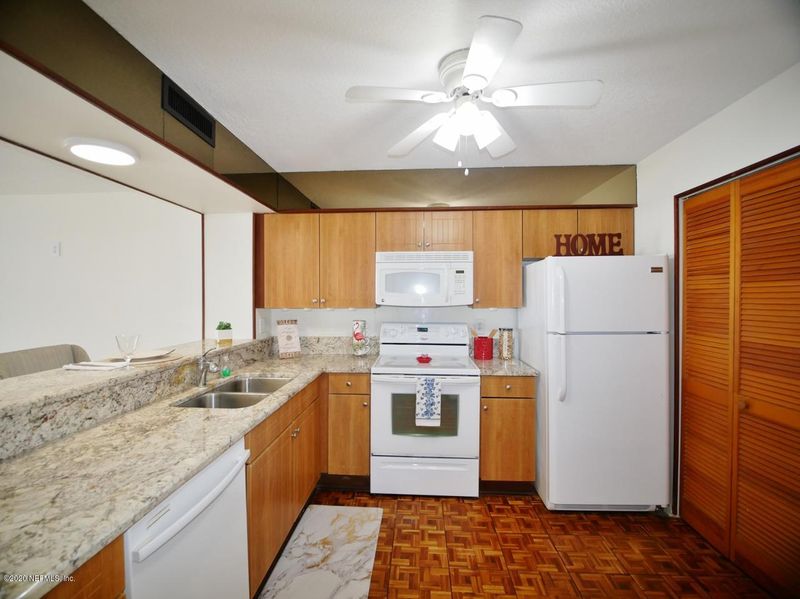 1301 1st St #307, Jacksonville Beach, FL 32250