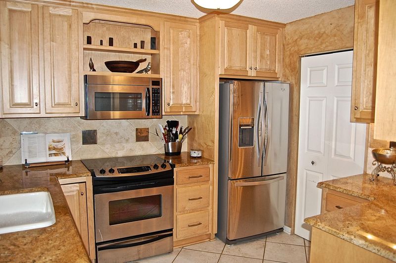 1301 1st St S #607, Jacksonville Beach, FL 32250