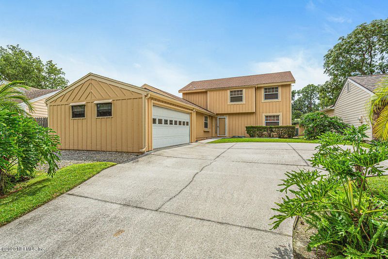 13020 Bent Pine Ct E, Jacksonville, FL 32246