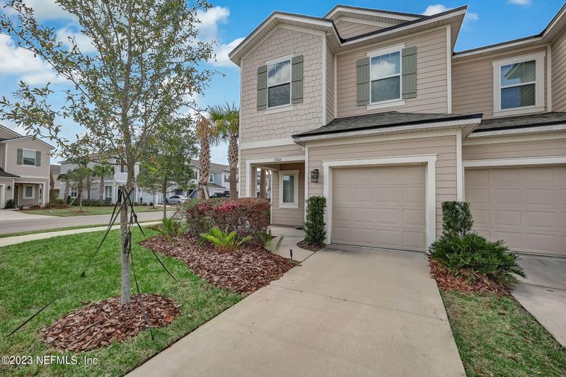 13106 Annie’s Walk Dr, Jacksonville, FL 32218