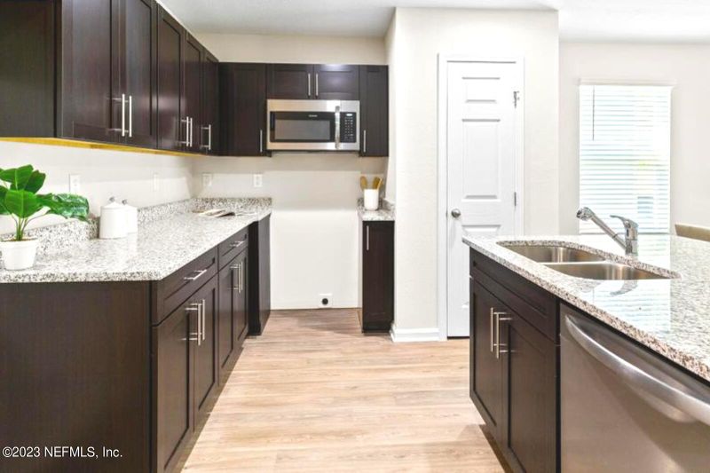 1312 Ellis Rd S, Jacksonville, FL 32205