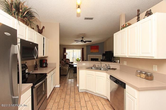 13222 Pacemaker Dr, Jacksonville, FL 32225