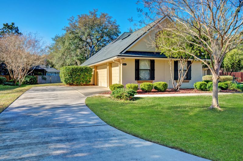 1325 Honeysuckle Dr, St Johns, FL 32259