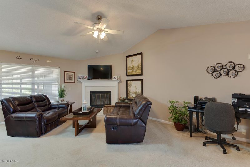 13273 Eucalyptus Dr, Jacksonville, FL 32225